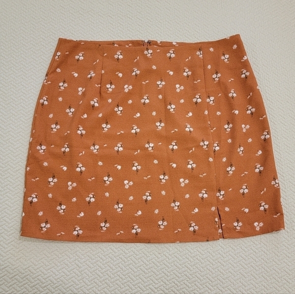 Aeropostale Floral Print skirt side front slit Size Large - Picture 10 of 13